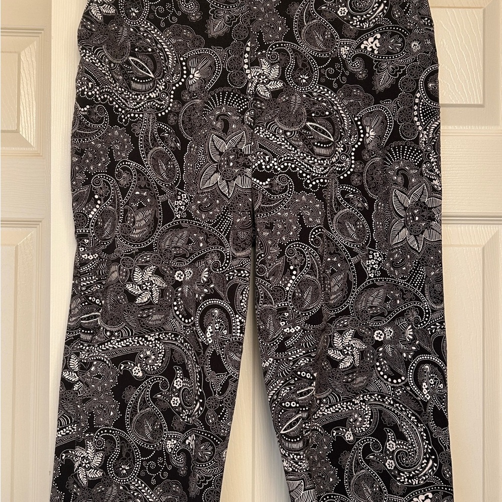 Briggs New York Black and White Patterned Pants